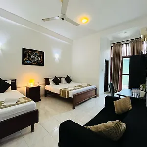 Blue Bird Bed & Breakfast Negombo